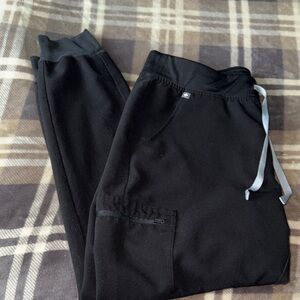 Black figs scrub bottom